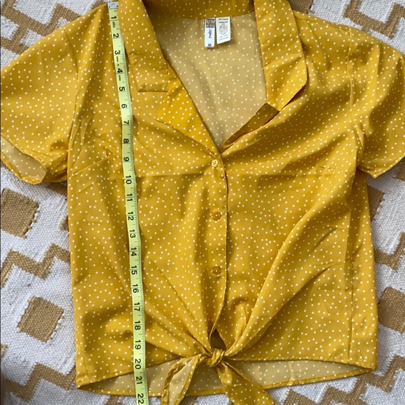 Crop button down w front tie - Picture 6 of 7